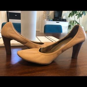 Theory cream / beige size 37 stacked wooden heel
